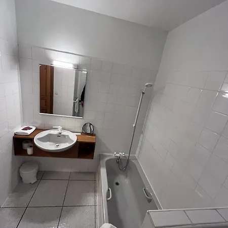 Hotellerie Du Roy - Restaurant Chez Robin 2*