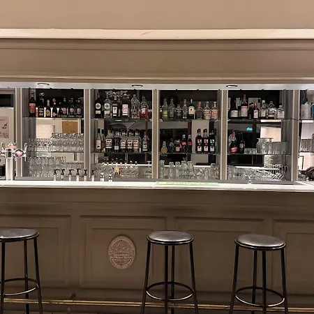 Hotellerie Du Roy - Restaurant Chez Robin Otel 2*