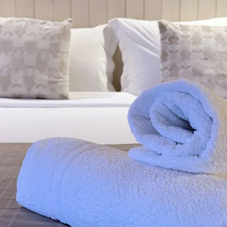 فندق Hotellerie Du Roy - Restaurant Chez Robin